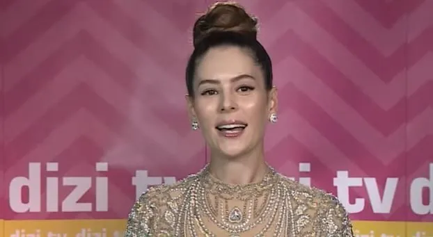 Las lágrimas de Seray Kaya en la serie de televisión Bir Küçük Gün Işığı también afectaron profundamente a Yıldız Çağrı Atiksoy!