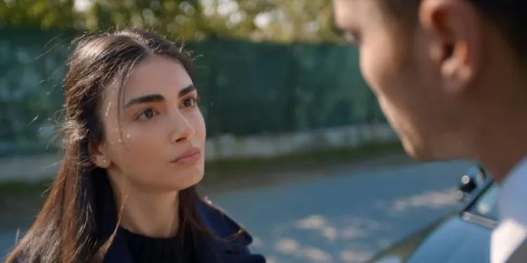 ¡La atracción de Özge Yağız y Hakan Kurtaş se convirtió en la dinamo de la serie Baba!