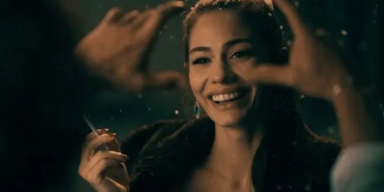 Mira las escenas más impresionantes de Demet Özdemir en Dünyayla Benim Aramda