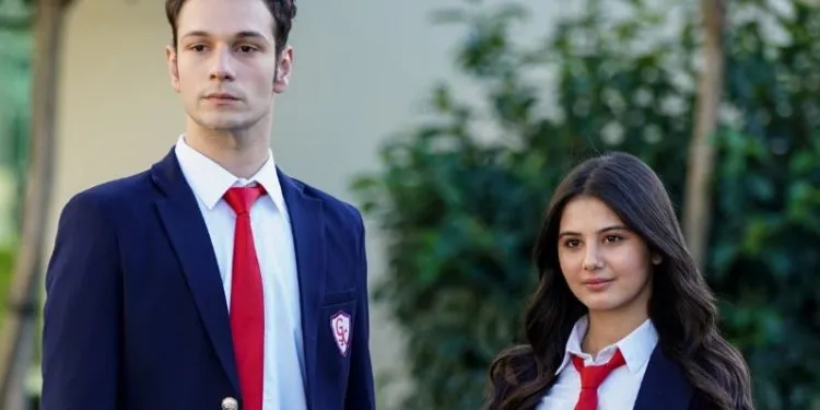 ¡La armonía de Aziz y Leyla se hizo realidad en la serie Duy Beni! ¡Helin Kandemir y Burak Can son muy similares entre sí!