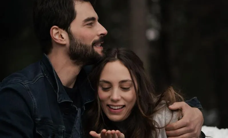 ¡El efecto Öykü Karayel con Akın Akınözü puede traer un premio a la serie de televisión Kaderimin Oyunu!