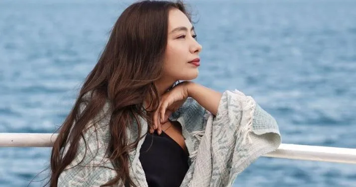 ¡Neslihan Atagül sacudió las redes sociales con su pose en la bañera!