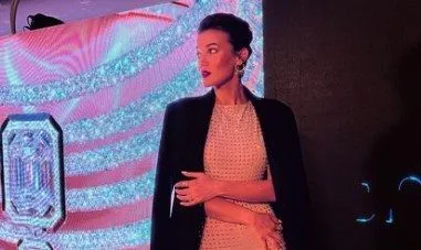 ¡Pınar Deniz brilló intensamente en la Semana de la Moda de París!