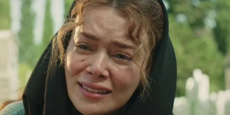 Después de la muerte de su padre, Seray Kaya se ha ido, ha llegado otra persona esperanzada, como Bir Küçük Gün Işığı.