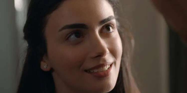 ¡Nuevos desarrollos que aumentan la emoción con Özge Yağız y Tolga Sarıtaş en la serie Baba!