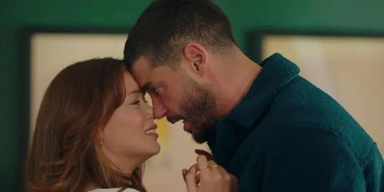 El dúo de Seray Kaya y Berk Oktay encanta al público de Bir Küçük Gün Işığı
