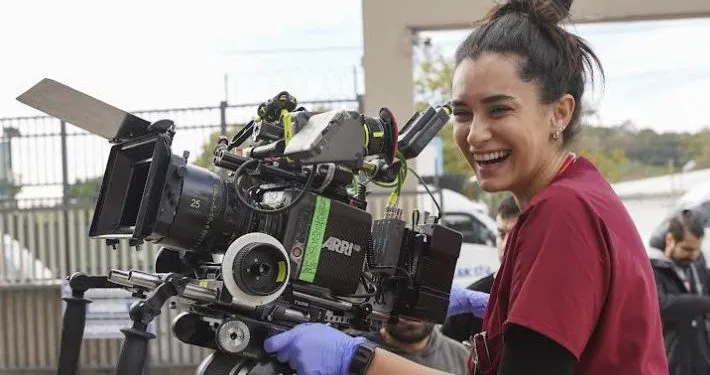 Hande Doğandemir lo entendió mejor en la serie, ¡ser médico no es para ella!