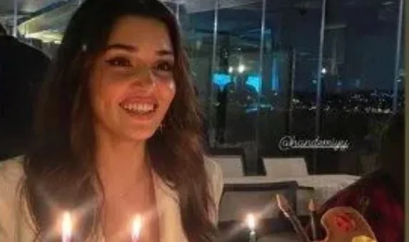 ¡Mira lo que la famosa actriz Hande Erçel deseó para su cumpleaños!