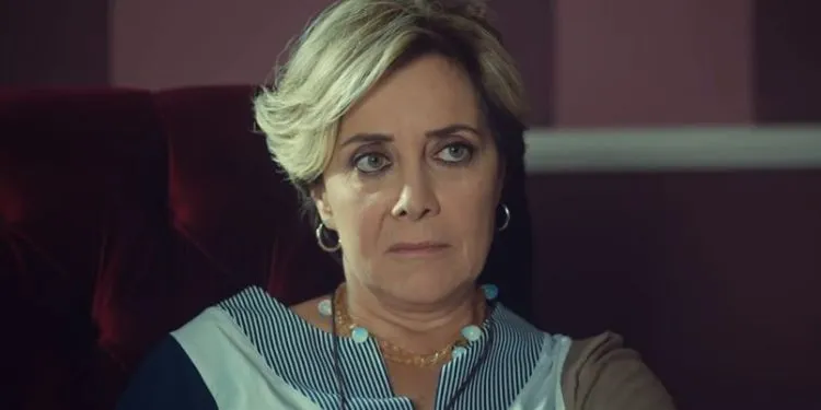 ¡Tilbe Saran, a quien se recuerda con la serie İstanbullu Gelin, se convierte en coprotagonista con Birce Akalay!