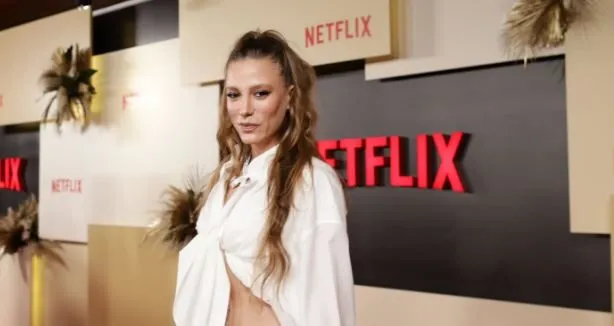 ¡Serenay Sarıkaya se convirtió oficialmente en un evento con el anuncio de Mert Ramazan Demir en la promoción de la serie Şahmaran!