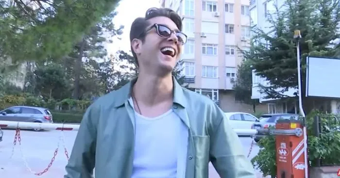 ¡Onur Seyit Yaran brilla como una estrella con sus palabras, actitud, inteligencia y actuación!