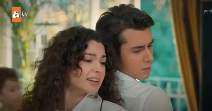 ¡El secreto del éxito de Onur Seyit Yaran y Su Burcu Yazgı Coşkun está escondido en sus sets!