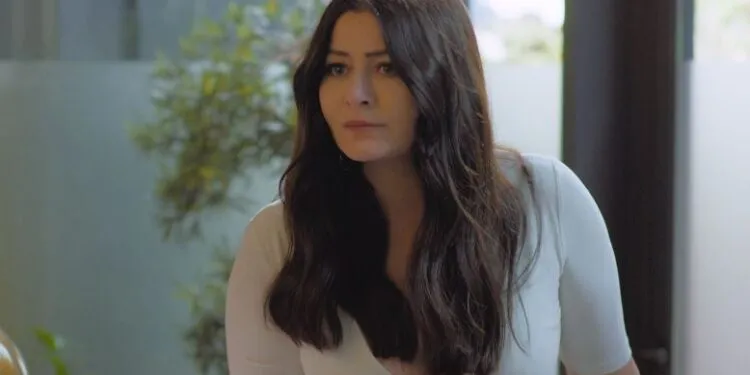 ¡La famosa actriz Deniz Çakır llamó la atención con su nuevo proyecto!