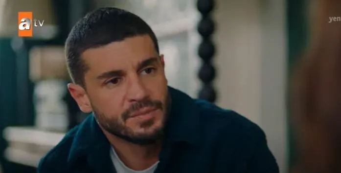 Un cumplido muy agradable para Seray Kaya de parte de Berk Oktay, su compañero en la serie de televisión Bir Küçük Gün Işığı