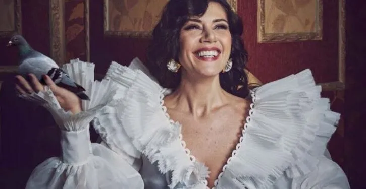 ¡Gökçe Bahadır es un éxito por su papel en la nueva serie Ömer de Star TV!