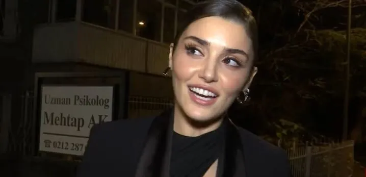 ¡Hande Erçel ha regresado a su escuela, que se tomó un descanso debido a la serie de televisión!