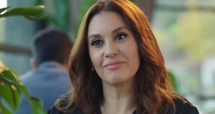 ¡Evrim Alasya, el Kıvılcım de la serie Kızılcık Şerbeti, también ha tocado la música después del teatro!
