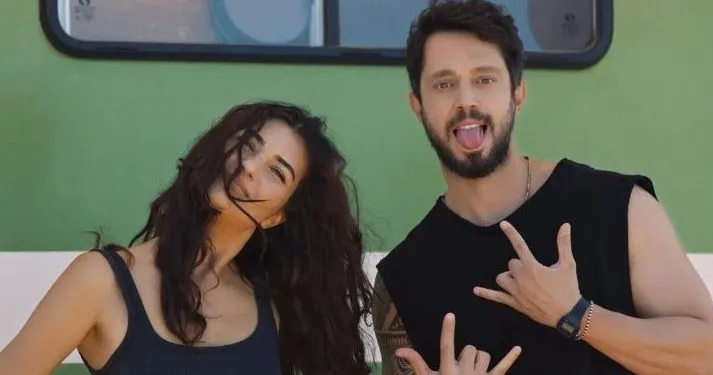 ¡La reacción de Zeytin Ağacı a los Golden Butterfly Awards de Tuba Büyüküstün y Murat Boz!