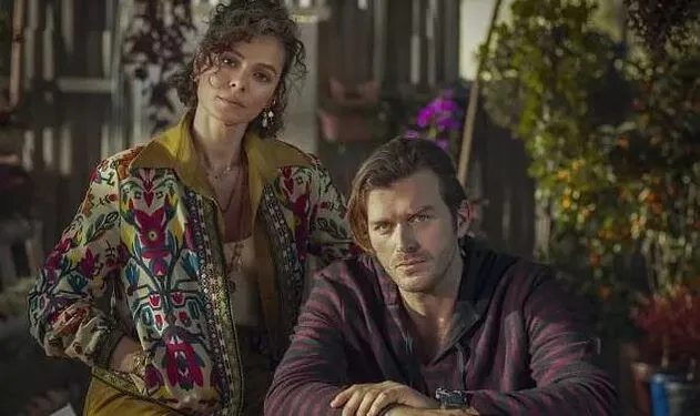 Es agradable conocer a Kıvanç Tatlıtuğ y Serenay Sarıkaya, ¡pero es una pena conocer a Özge Özpirinçci!