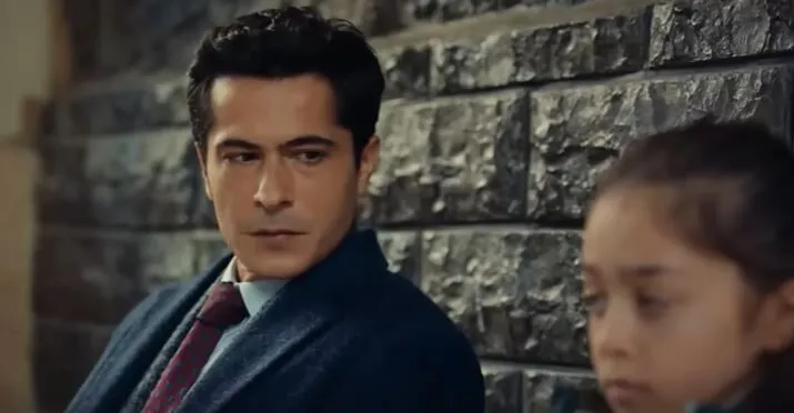 ¡İsmail Hacıoğlu pasa de malo a bueno en la serie Taçsız Prenses! ¡Su compañero Sümeyye Aydoğan no se ve por ningún lado!