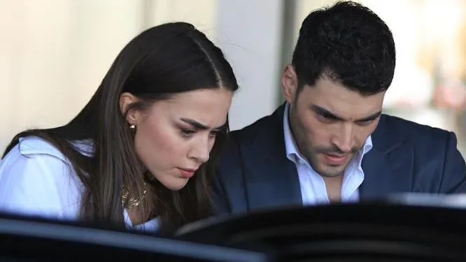 La asociación de Akın Akınözü y Bensu Soral duró poco, ¡pero tuvo un gran impacto!