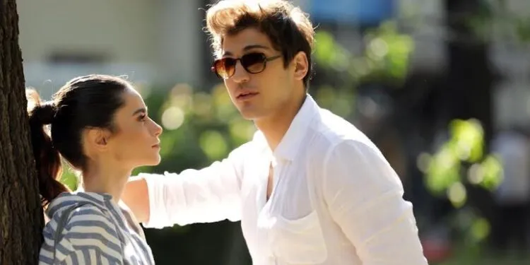 Oktay Çubuk, el actor principal de la serie Ah Nerede, aceptó un papel secundario en la serie Adım Farah