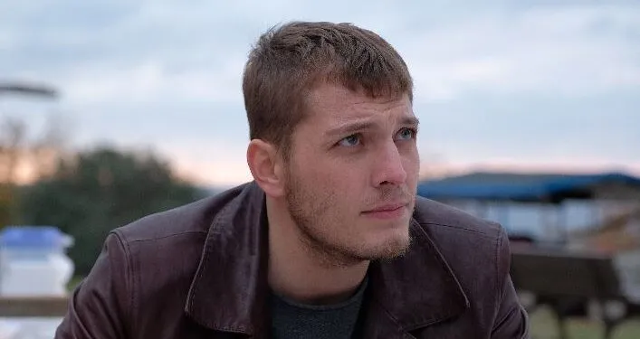 ¡Una nueva serie muy emotiva de Burak Tozkoparan, que brilla con la serie de Kırgın Çiçekler y está en la agenda con Destan!