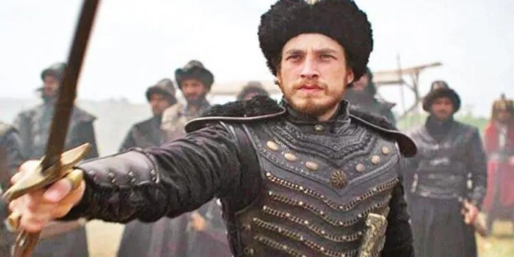 Está claro por su profesionalismo que Cem Yiğit Üzümoğlu es la elección correcta para la serie otomana Rise of Empires.