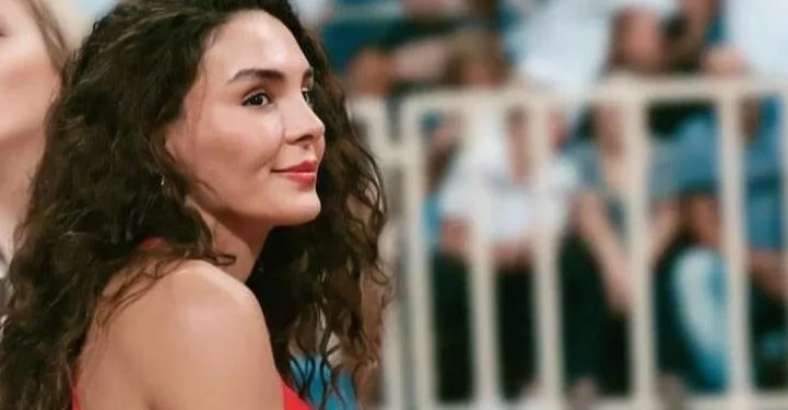 ¡Los fanáticos de Ebru Şahin esperan ansiosamente el mes de febrero para su nueva serie!
