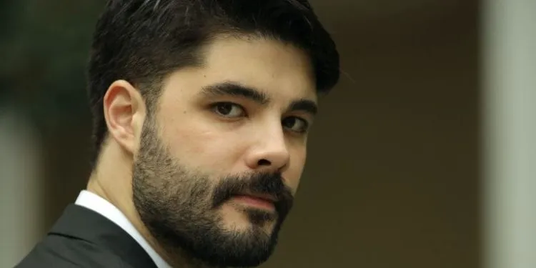 ¡Genco Özak, que se hizo un nombre con Vatanım Sensin, regresa con una nueva serie de acción!