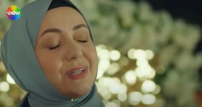 Şermin en Bir Zamanlar Çukurova, Pembe en Kızılcık Şerbeti! ¡Sibel Taşçıoğlu lo ha vuelto a hacer!