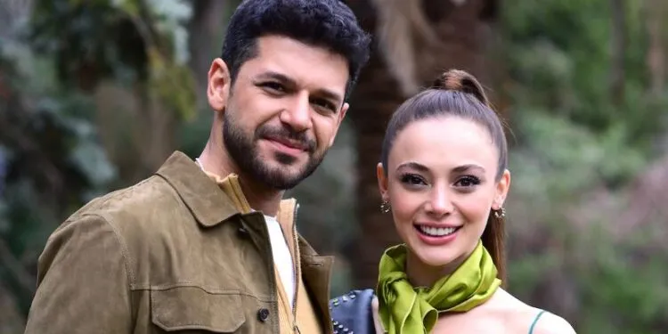 ¡Emre Kıvılcım y Rabia Soytürk podrían ser la pareja de series de televisión más sorprendente de 2023!