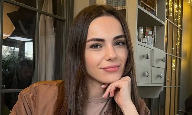 ¡Yağmur Tanrısevsin destruyó la leyenda urbana sobre sí misma!