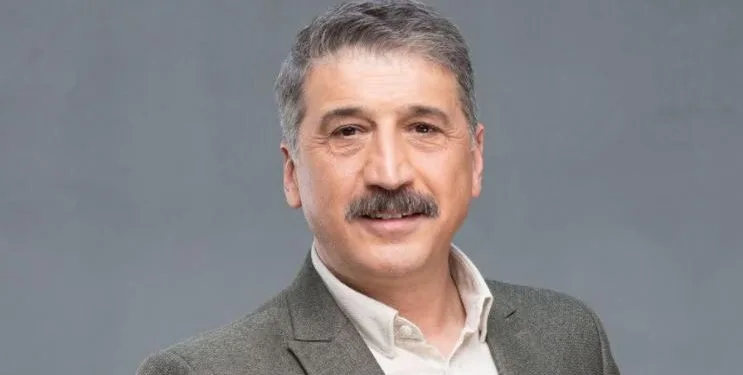 ¡La presencia de Cem Davran es una gran victoria para Hande Erçel y Burak Deniz en la serie de televisión İki Yabancı!
