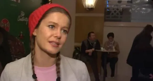 ¡El conjunto Camdaki Kız ha sido descontinuado! ¡Burcu Biricik se arremangó, trabajando con voluntarios para la zona del terremoto!