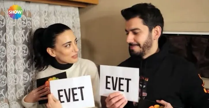 ¡Qué compatibles son Ceren Yalazoğlu y Serkan Tınmaz, brillando con Kızılcık Şerbeti!