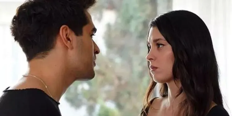 ¡Buce Buse Kahraman, Pelin en la serie Yalı Çapkını, resultó ser tan lascivo como Ferit en la historia!