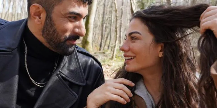 ¡La serie Adım Farah de Demet Özdemir y Engin Akyürek reveló el primer gran peligro!