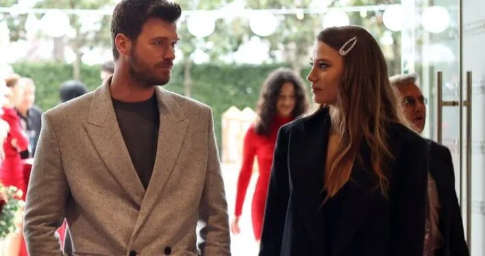 ¡Serenay Sarıkaya y Kıvanç Tatlıtuğ atraen a la audiencia a la serie Aile como si no hubiera una cámara!