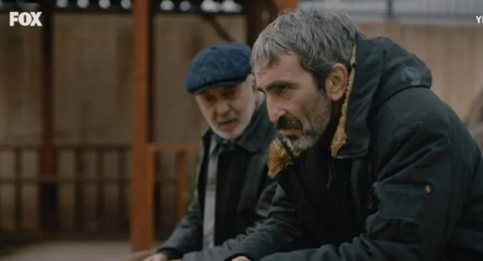 ¡Recordando a Behzat Ç mientras veía la serie de mi nombre Farah! ¡Este papel se adhiere a Fırat Tanış!