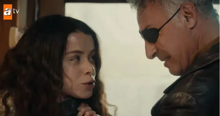 ¡A aquellos que vieron a İlayda Alişan en la serie de televisión Ateş Kuşları les encantó este estado fuerte y guerrero!