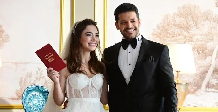 ¡Rabia Soytürk deslumbrará esta vez con su vestido de novia!