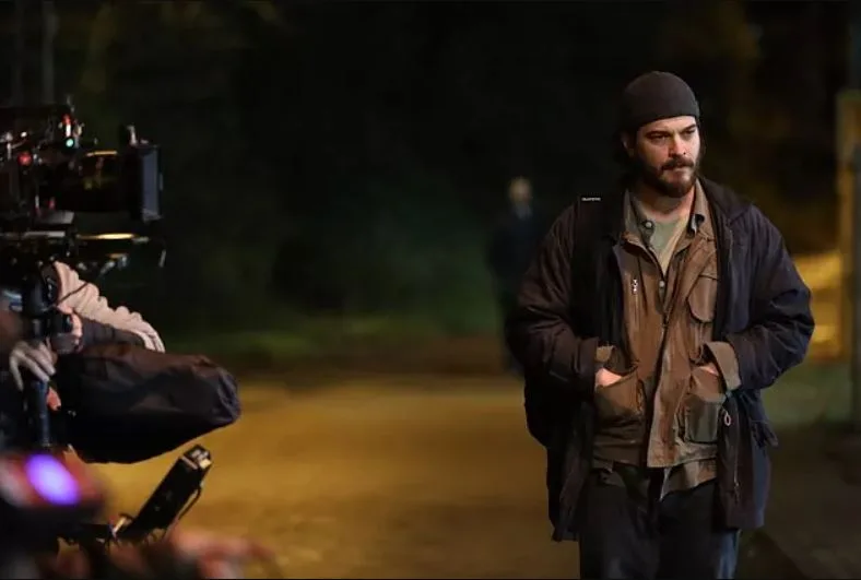 Çağatay Ulusoy está en el papel principal y cuando se estrene, ¡la serie Kübra creará una gran sensación!