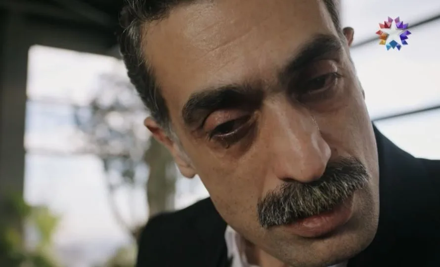 ¡Nadie mejor que Diren Polatoğulları puede explicar las razones de la atracción de la serie Yalı Çapkını!