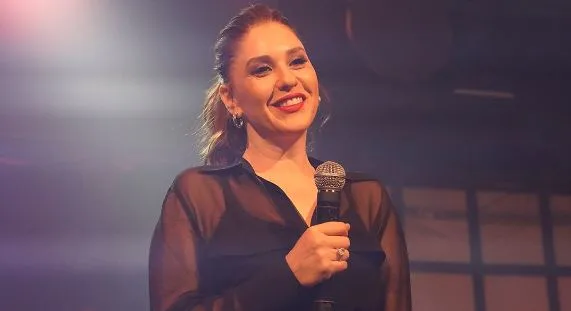 ¡Interpretación de la canción de Evrim Alasya en la serie Kızılcık Şerbeti!