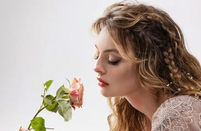 Comenzó la serie Gülcemal en Fox TV, ¡Melis Sezen envió el primer mensaje!