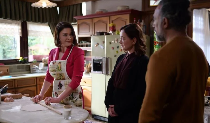 ¡Nurgül Yeşilçay tomó el rodillo e hizo hablar a otro talento!
