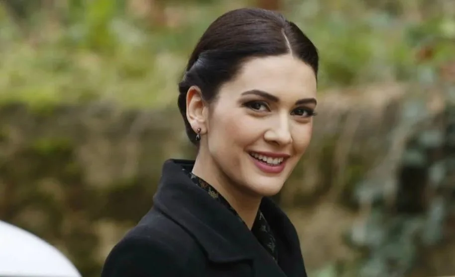 ¡La pausa del embarazo ha terminado, Bergüzar Korel se convierte en la rival de Müge Anlı en su nuevo papel!