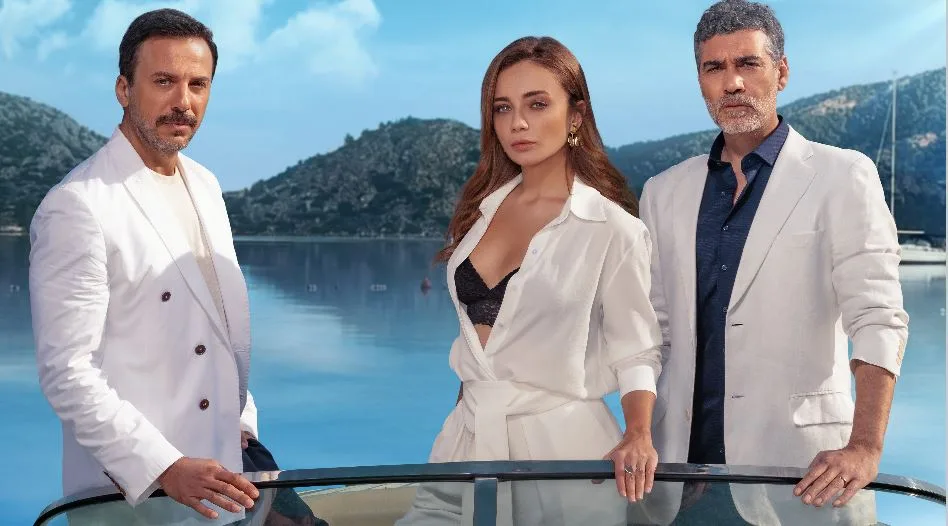 ¡Caner Cindoruk, Damla Sönmez y Serkan Altunorak encantarán a la audiencia en Maviye Sürgün!