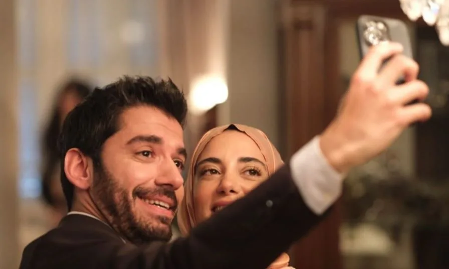 ¡Serkan Tınmaz y Ceren Karakoç también están confundidos sobre un tema en la serie Kızılcık Şerbeti!